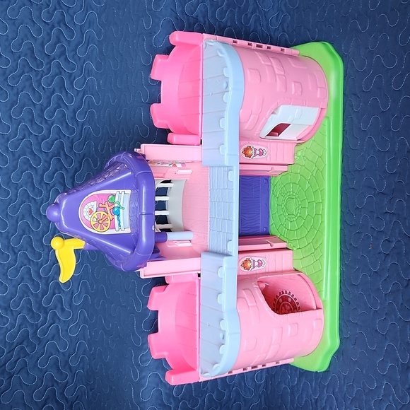 Vintage Fisher-Price Little People Castle - Picture 9 of 9